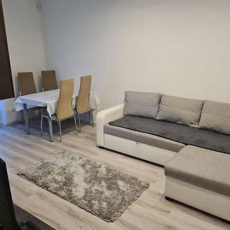 Verebes Apartman เยอร์ ภายนอก รูปภาพ