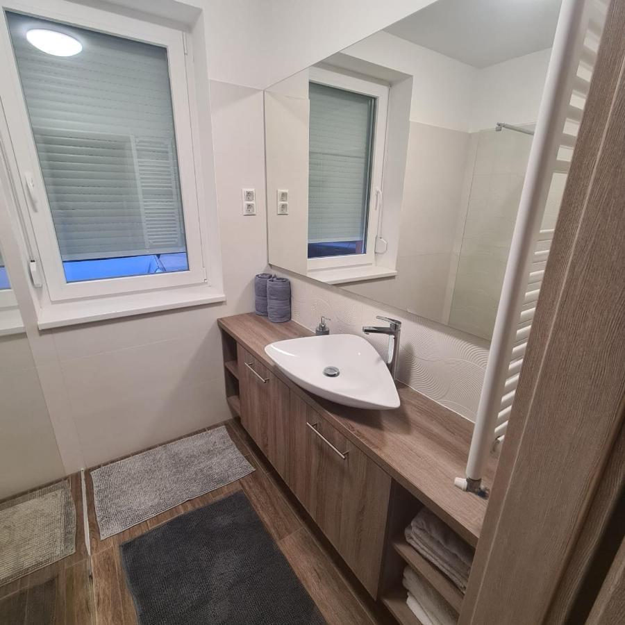 Verebes Apartman เยอร์ ภายนอก รูปภาพ