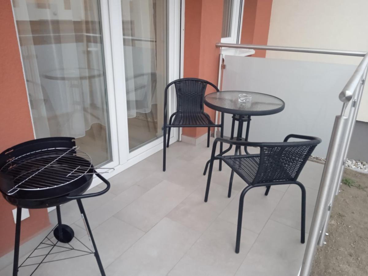 Verebes Apartman เยอร์ ภายนอก รูปภาพ