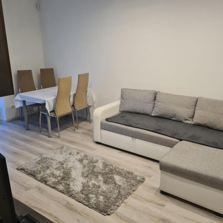 Verebes Apartman เยอร์ ภายนอก รูปภาพ